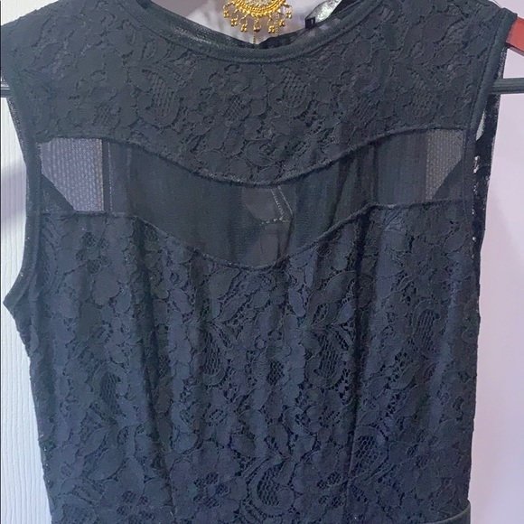 GUESS Brand new Romper with sheer lace overlay - Picture 4 of 6